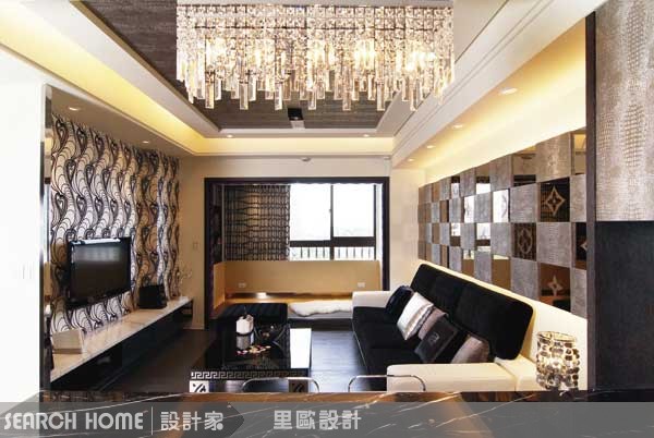 女主人喜愛時尚，也因此偏好低調奢華風的居家風格。設