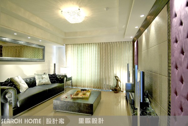 女主人喜愛時尚，也因此偏好低調奢華風的居家風格。設