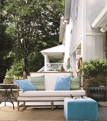 鄉村風的特色不外乎木頭材質的裝潢，或是木質家具，但