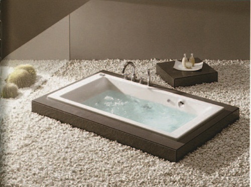 來自西班牙的衛浴品牌Roca，已有將近百年的歷史，是當