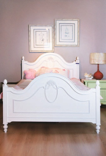 鄉村風的特色不外乎木頭材質的裝潢，或是木質家具，但