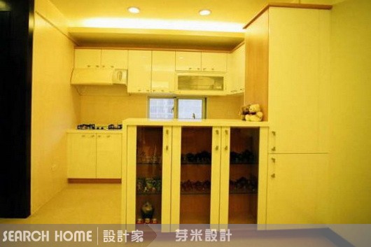 爲了盡量不要讓櫃體佔了空間太多位置，視覺上也不會因