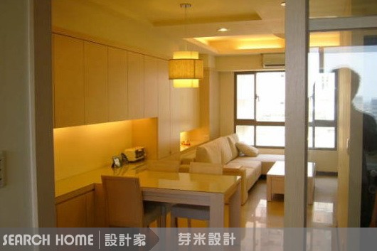 爲了盡量不要讓櫃體佔了空間太多位置，視覺上也不會因