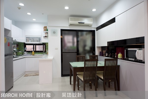 這個案子是由15年的老屋所改造設計的,屋型為大廈型集