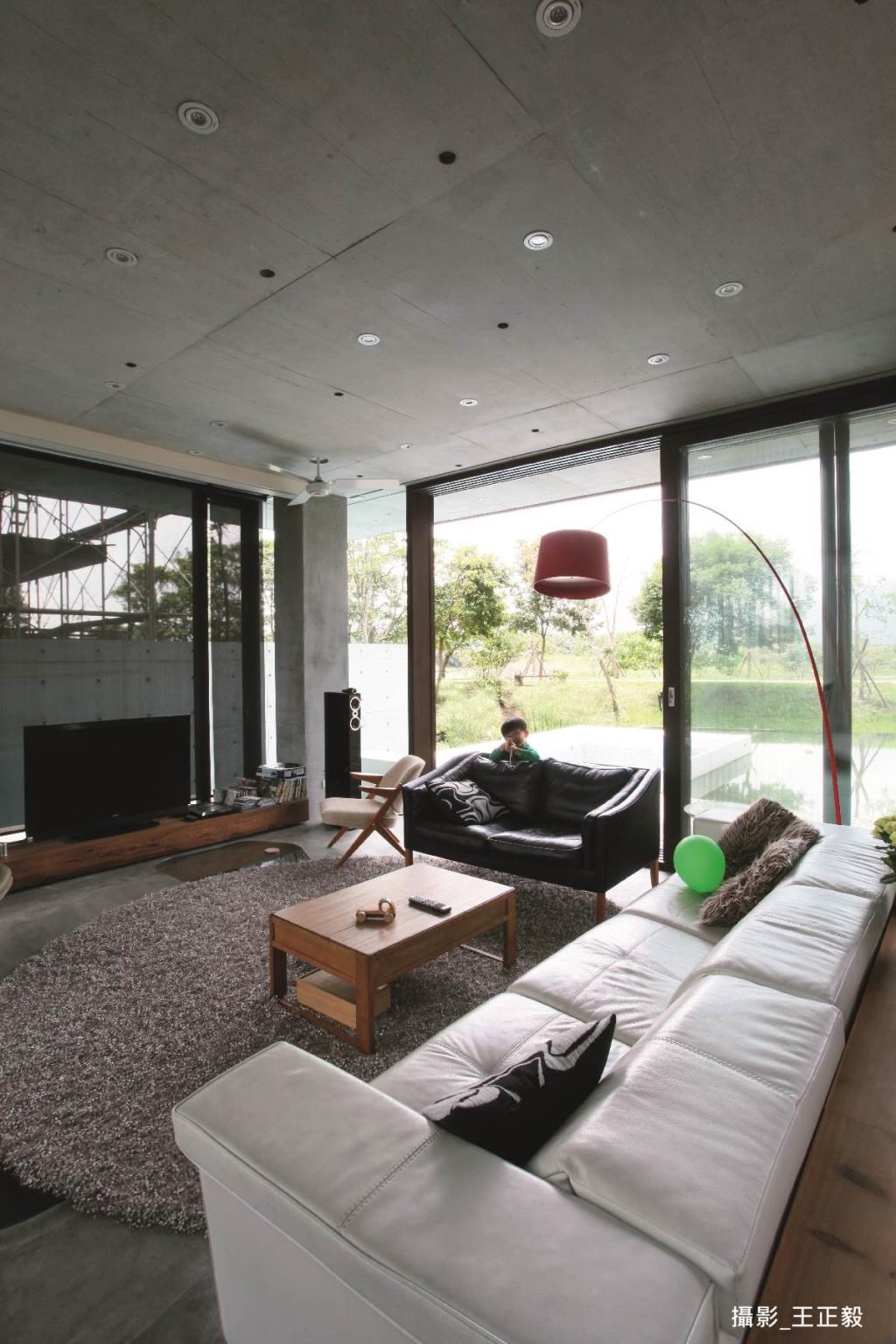 來到宜蘭冬山鄉的稻田中，騎過許多交叉路口，你會發現