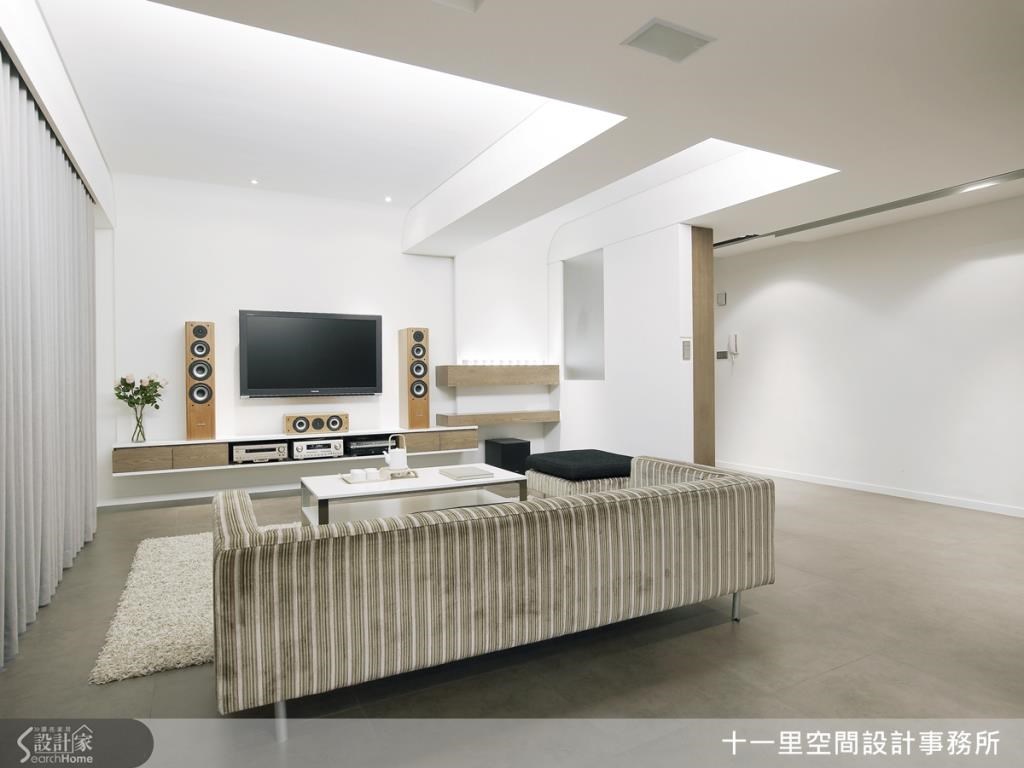 空間以白色作為基調，透過留白手法，在日後將來能夠吸納生活裡最好的時光與表情。