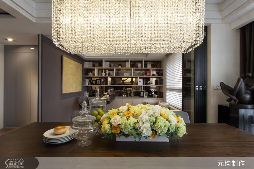 善用框景意象，營造空間層次感，讓書房遠遠望去就像是一幅美麗的畫。