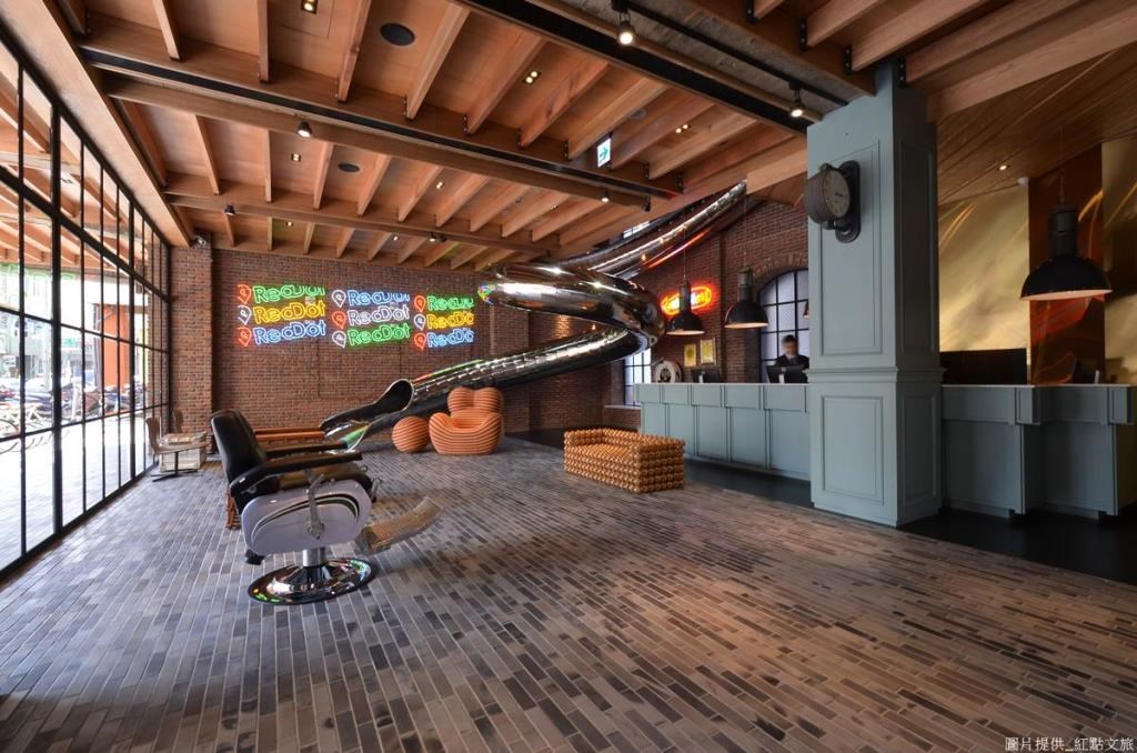 位於台中市區，六月下旬剛開幕的台中紅點文旅，甫開幕