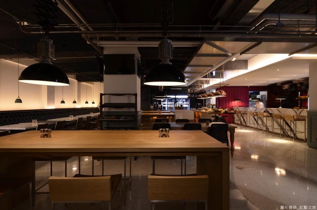 位於台中市區，六月下旬剛開幕的台中紅點文旅，甫開幕