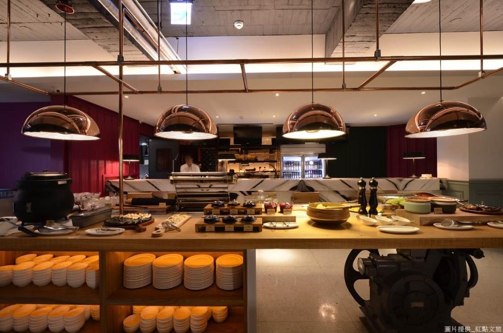 位於台中市區，六月下旬剛開幕的台中紅點文旅，甫開幕