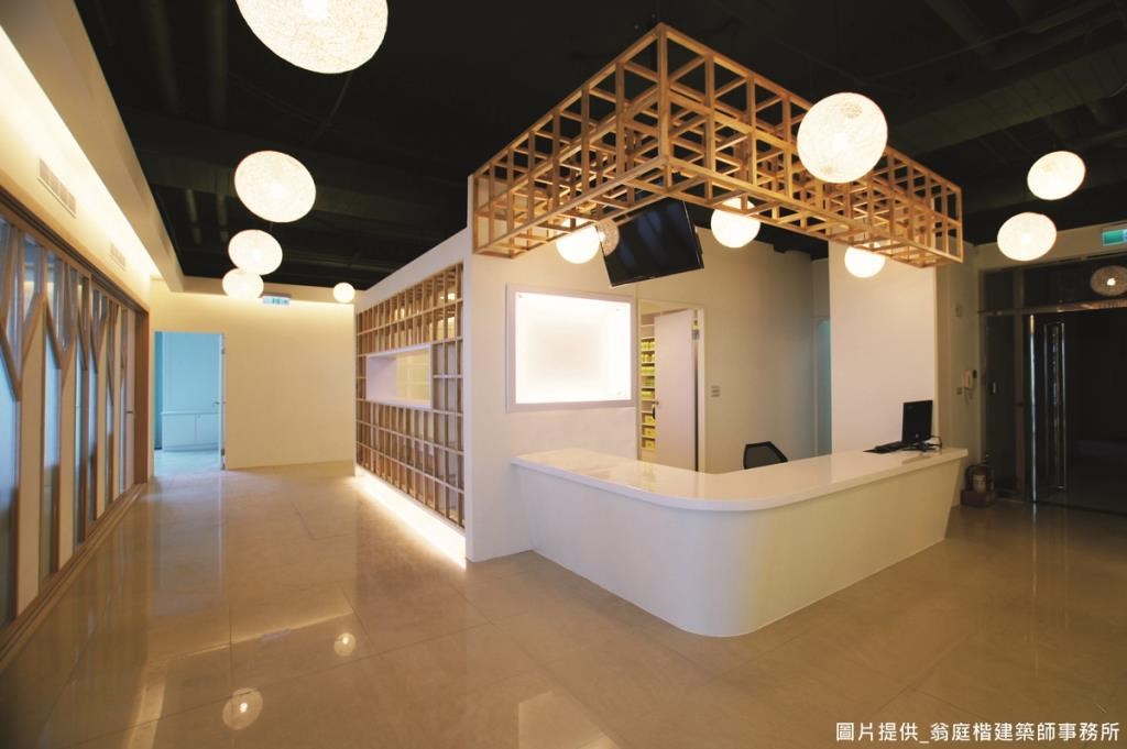 「療癒」這個概念源自於日本的時下流行文化，「癒す」