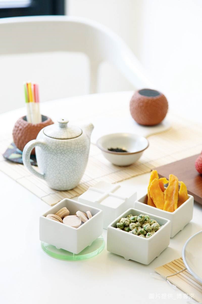 台灣手作食器有著溫潤、質樸的性質,多以陶製食器為主