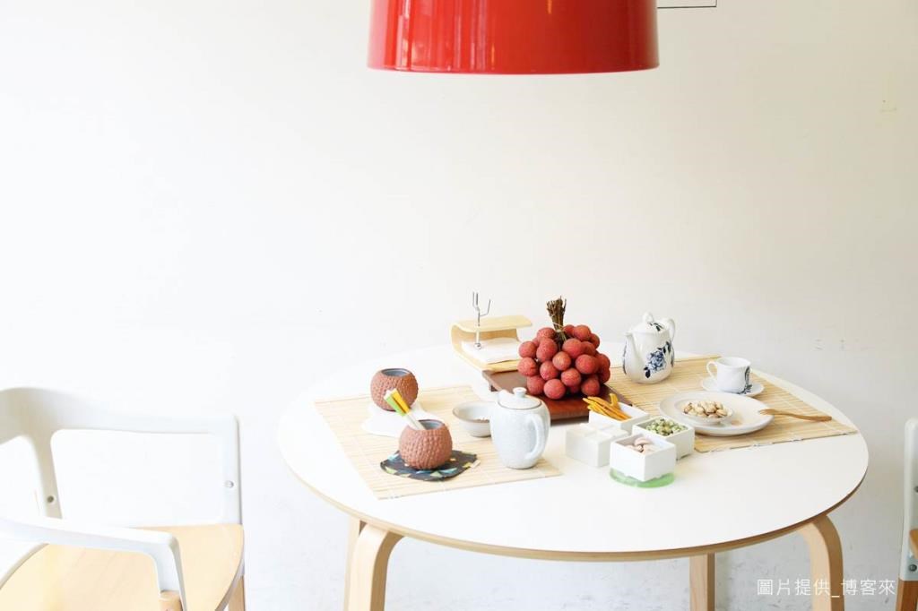 台灣手作食器有著溫潤、質樸的性質,多以陶製食器為主