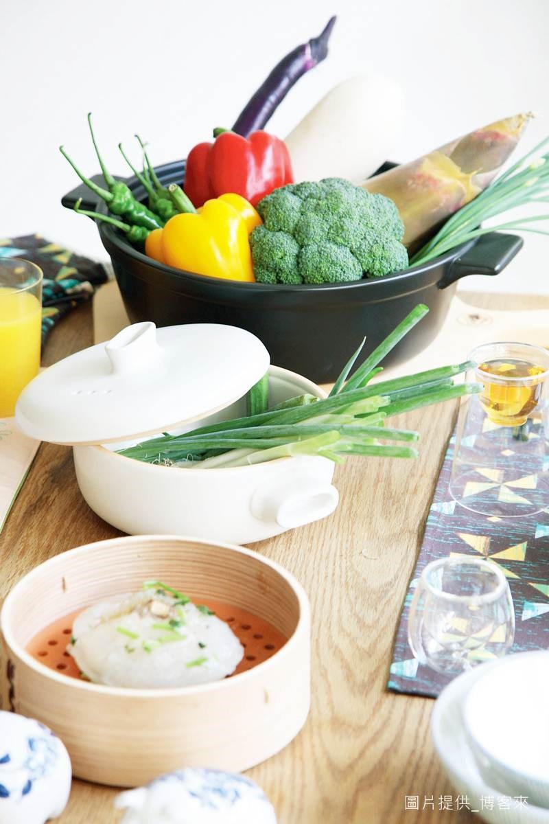 台灣手作食器有著溫潤、質樸的性質,多以陶製食器為主