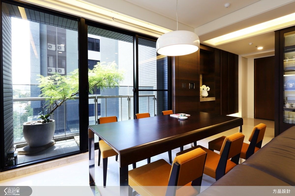 戶外有風景,室內有端景,在這個屋宅裡,各個角落都暗