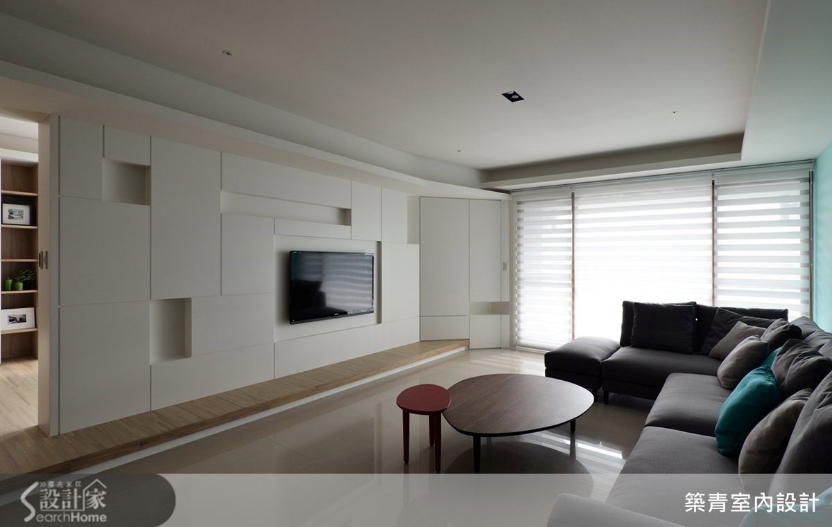 座落於台中市一間 4 房 2 廳的 35 坪新成屋，住進了一