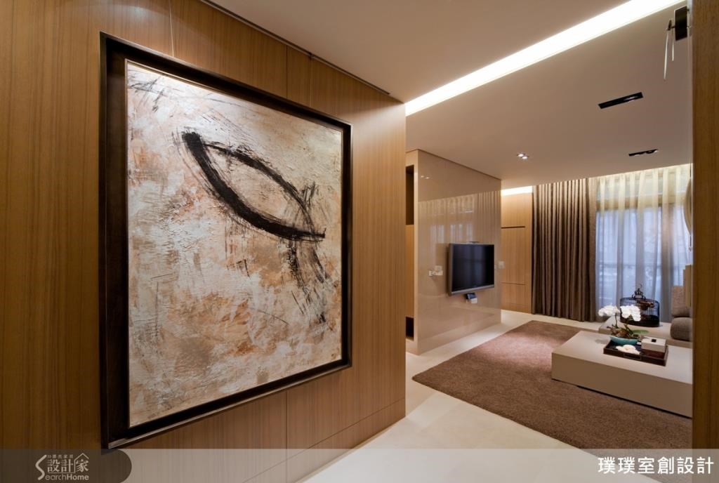 玄關是屋宅中的重要結構,以帶有禪風的畫作為點題,讓空間更顯層次感與藝術感,增添空間的美化 玄關是屋宅中的重要結構,以帶有禪風的畫作為點題,讓空間更顯層次感與藝術感,增添空間的美化