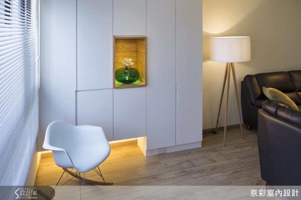 收納櫃的中央設置端景,兼具收納與美觀功能 收納櫃的中央設置端景,兼具收納與美觀功能