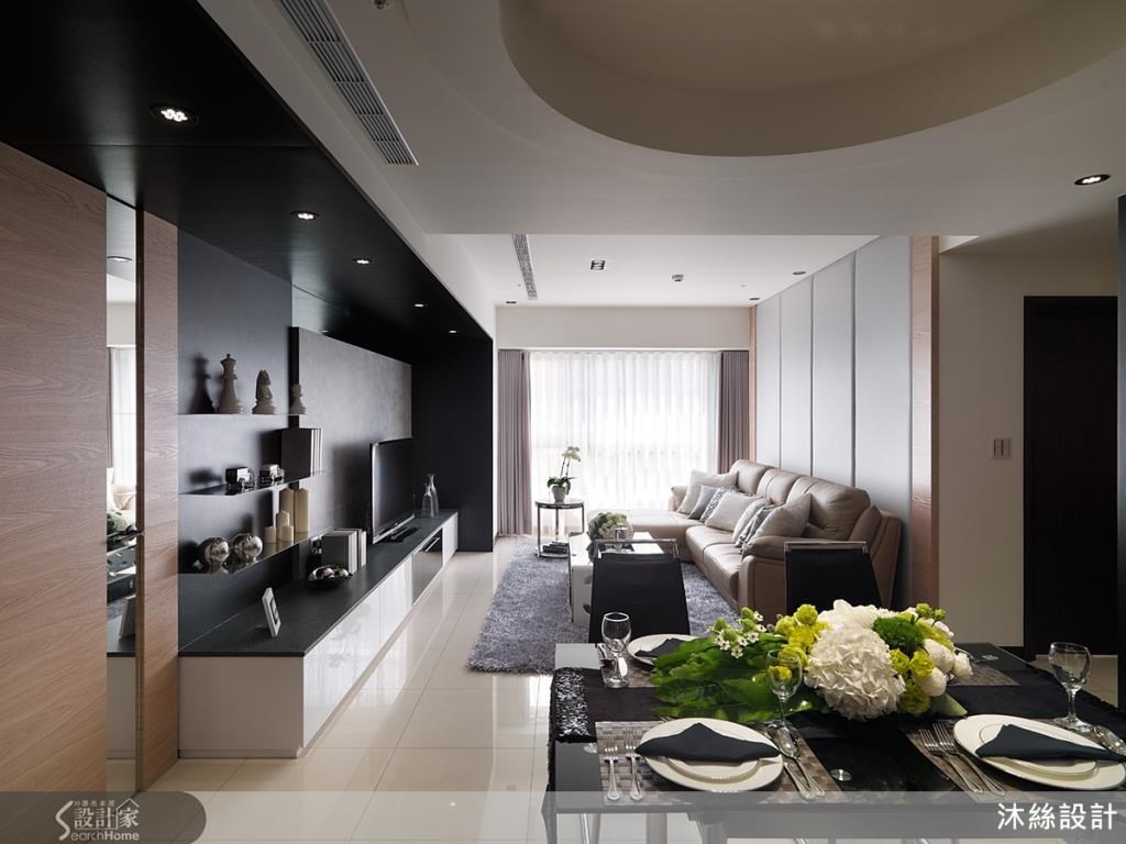 餐、客廳為屬於建築的同一軸線設計，藉由開放方式的規劃，引申連續、明亮的視覺意象。