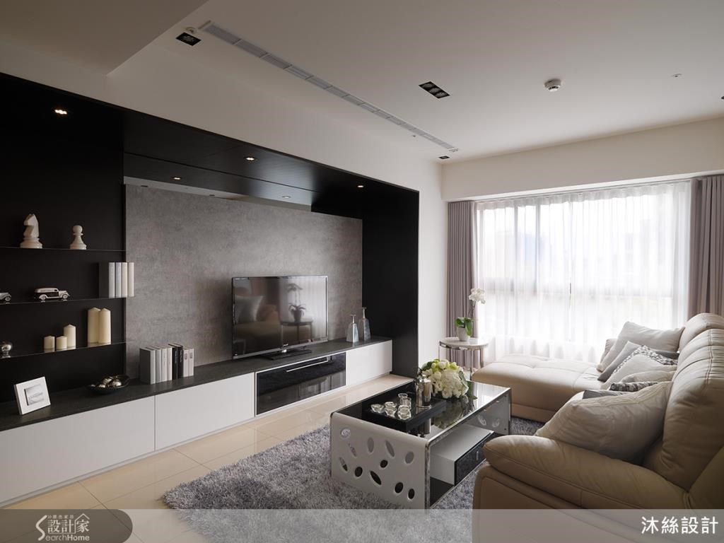 利用天然石材成為主牆檯面表情，並以美耐板仿效清水模混擬土作為背景，側邊透過不鏽鋼規劃為展示層架，傾注輕盈旨趣。