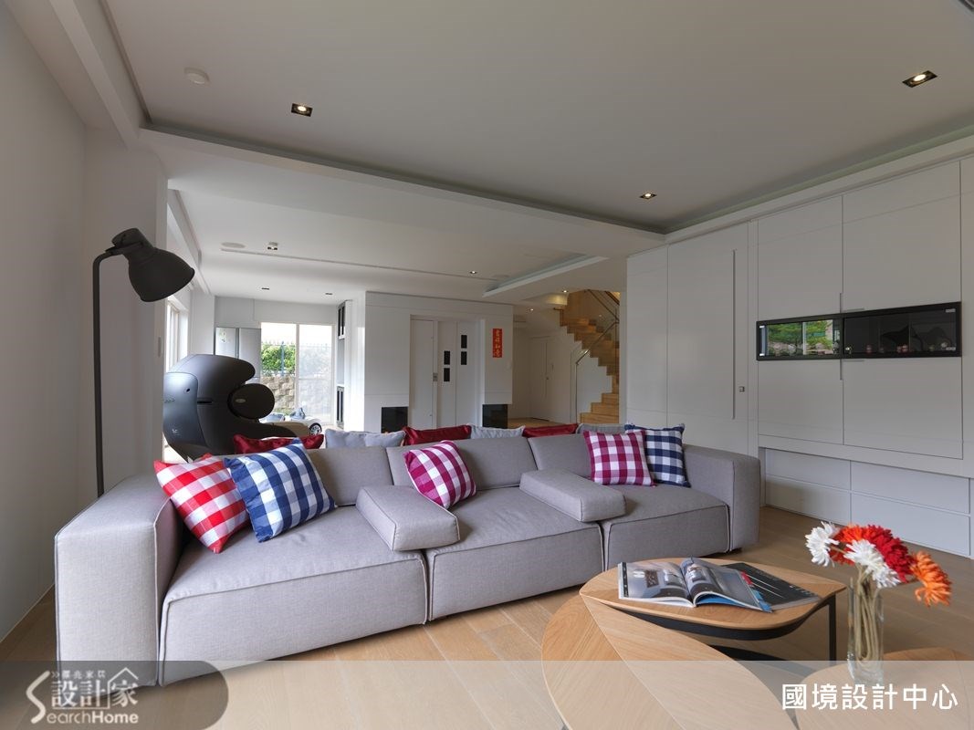 100 坪的透天厝空間，家庭成員為 3 個大人 1 個小孩，