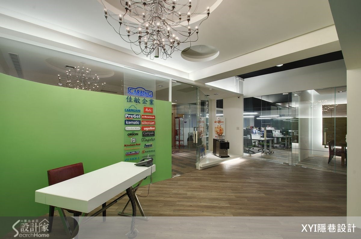 本案是位於台北市南港區的商業空間。設計師表示,第一