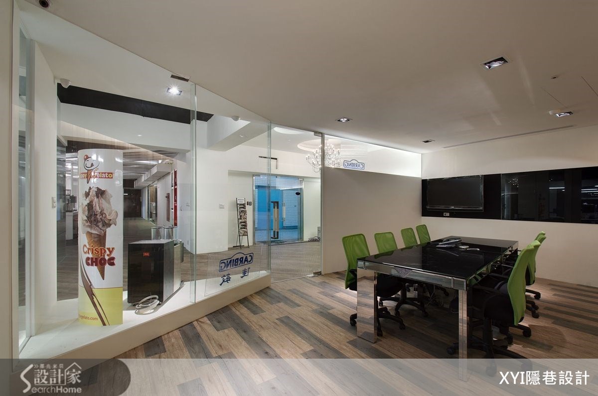 本案是位於台北市南港區的商業空間。設計師表示,第一