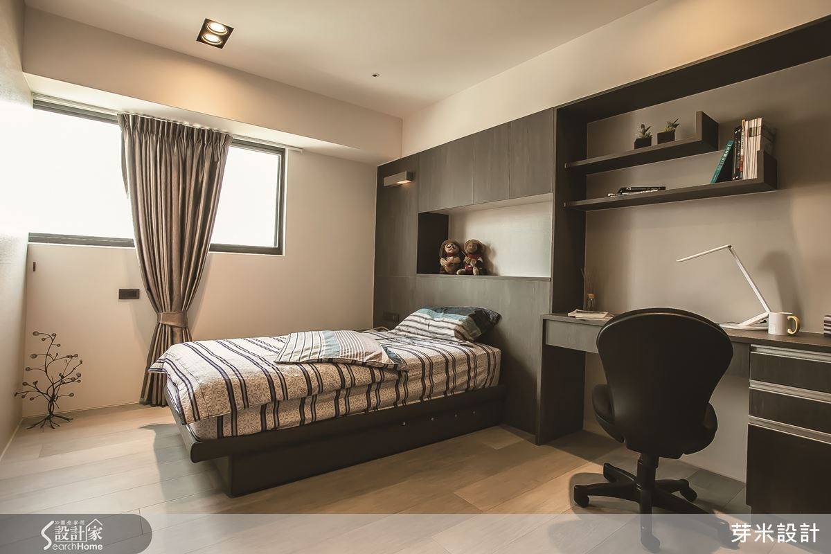 住了十多年的老屋,在一家四口中兩個男孩也逐漸長大之