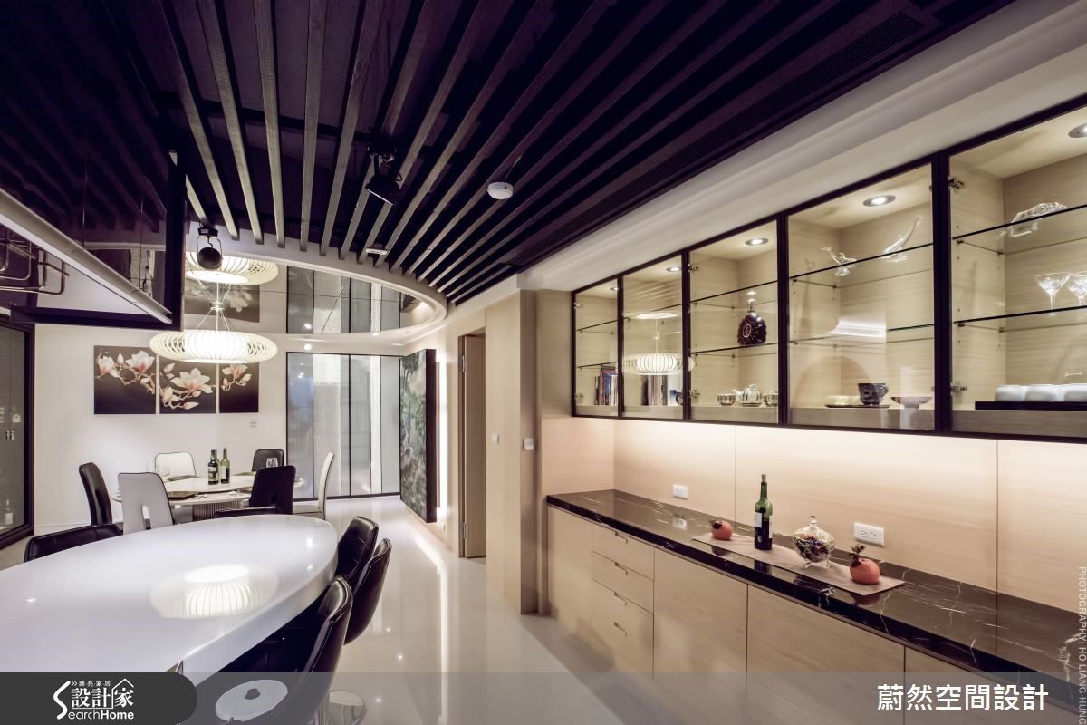 這間位於新北市淡水的 83 坪大宅空間，整體風格以東方