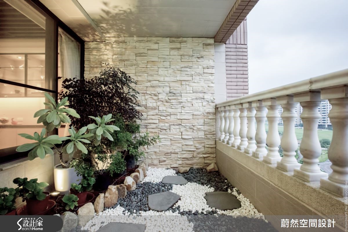 這間位於新北市淡水的 83 坪大宅空間，整體風格以東方