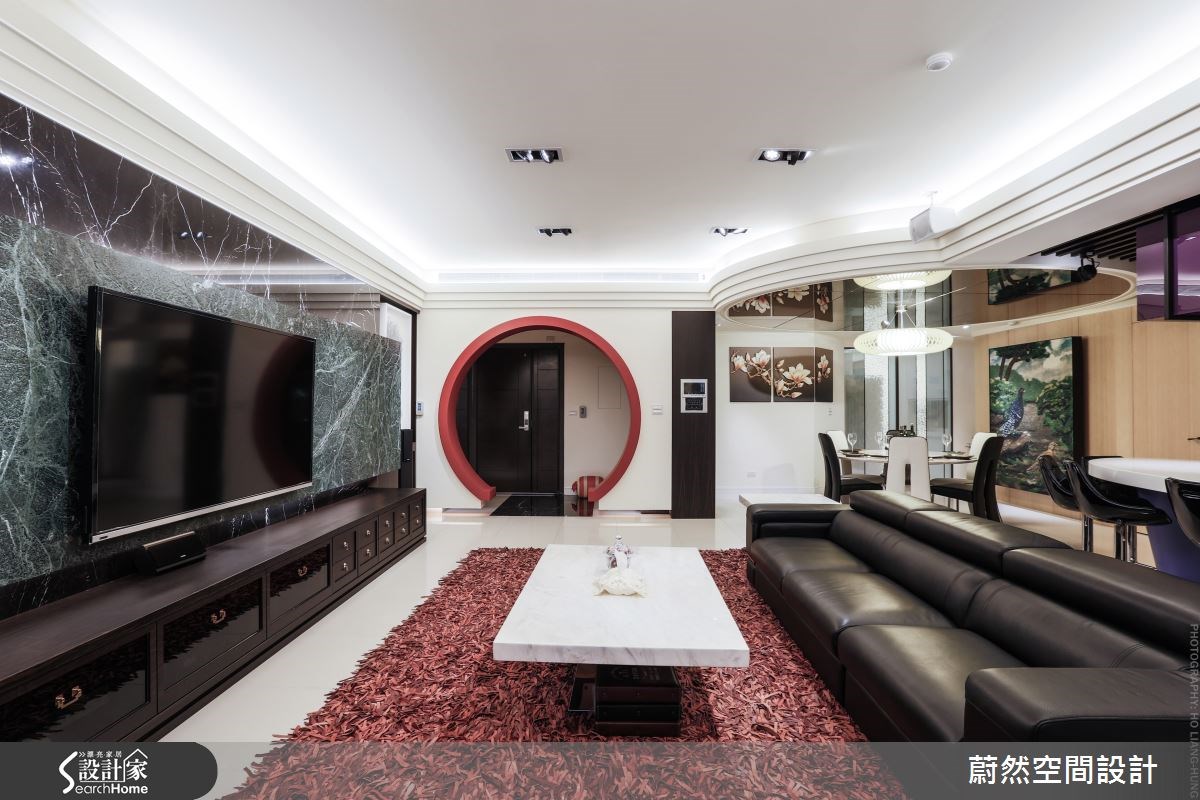 這間位於新北市淡水的 83 坪大宅空間，整體風格以東方