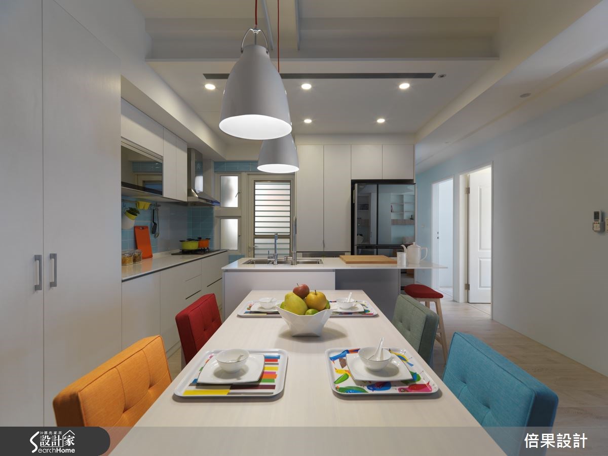 紅色是熱情的花火、藍色是蔚藍的天空、綠色是碧綠的溪