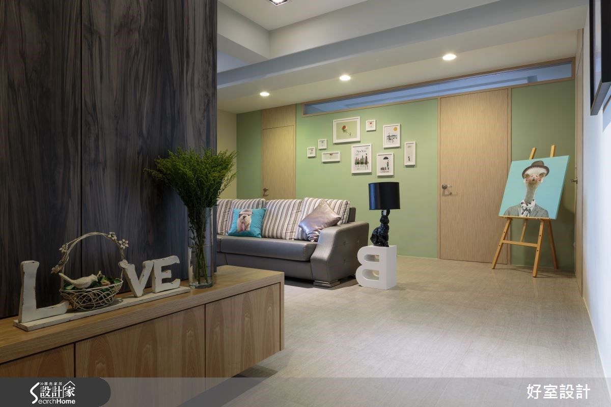 來到高雄市前金區的 35 坪居宅，設計師透過色彩搭配，