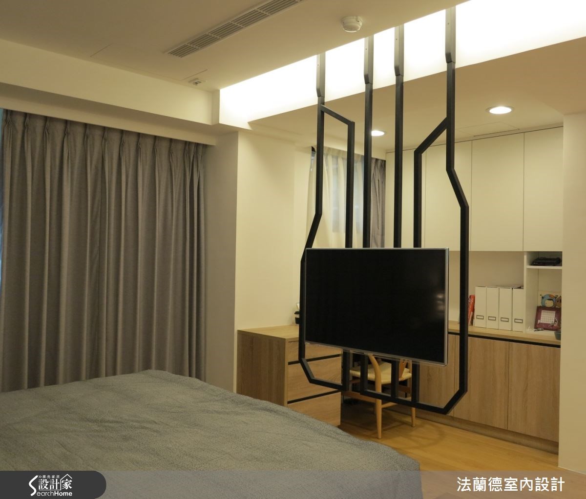 陰暗老舊的空間漸漸不堪使用，孝順的屋主為了讓家中長