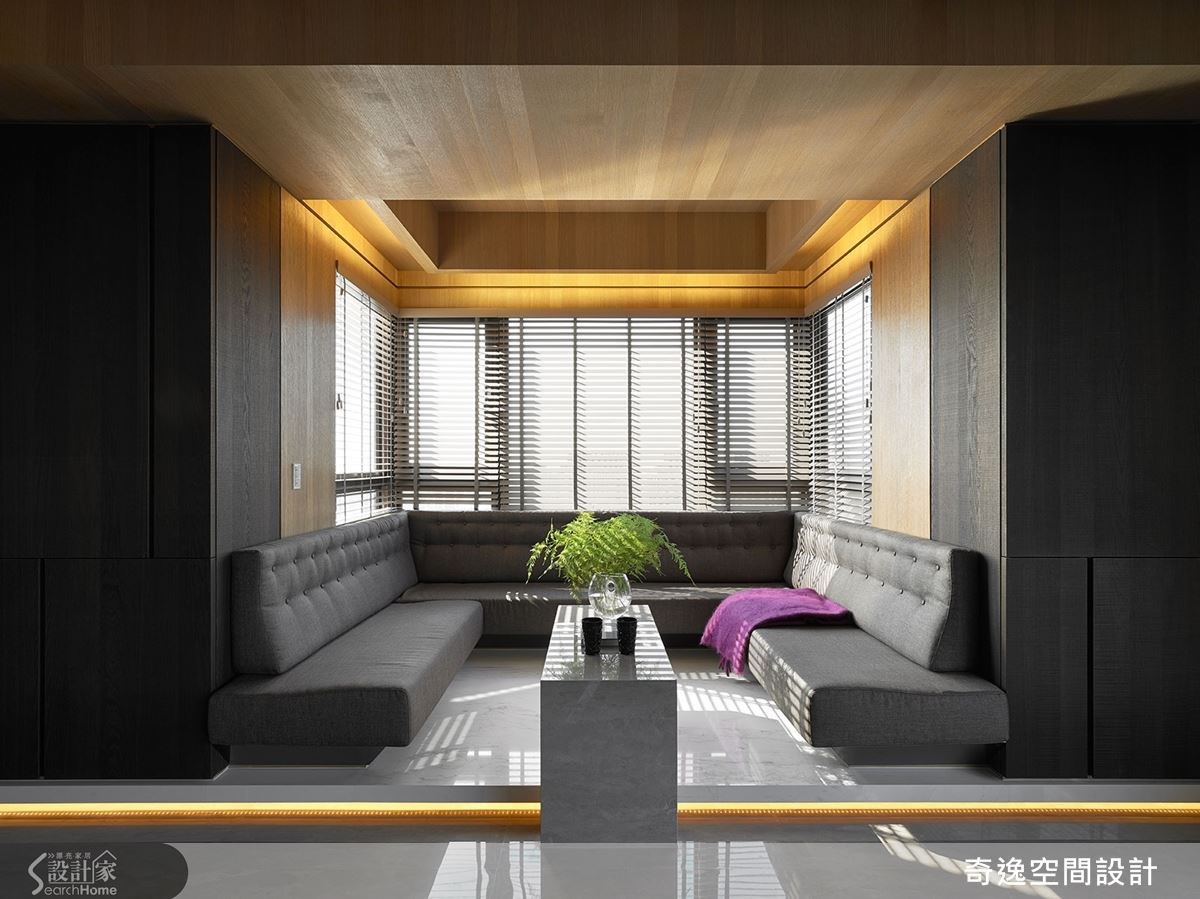 餐廳旁設有臥榻區，宛如現代發呆亭的設計營造出居家休閒感，無論是早晨喝咖啡、下午茶、夜晚小酌等，都可搭配情境光源，營造不同時段的情趣。