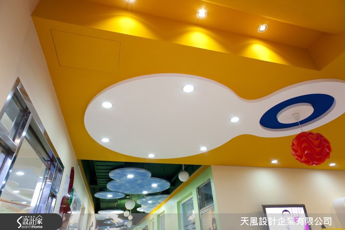 來到新北市三峽區的 40 坪空間，設計師擷取自身旅遊經