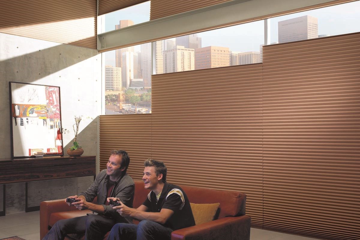 客廳通常是家人停留時間最常的區域。圍坐聊天或看報閱