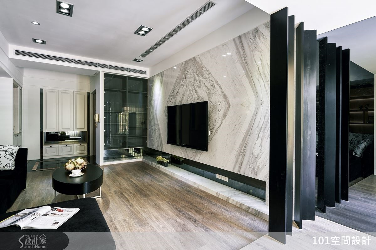 33 坪的老屋,設計師拆了兩面牆,並將室內格局往外推