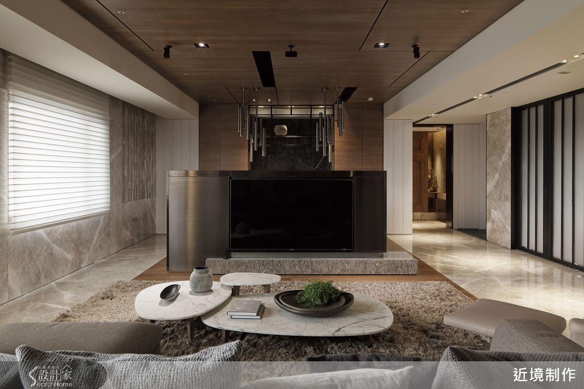 透過天、地、壁的溫潤木質將客、餐廳圍裹、包覆,營造溫馨的居家氛圍。 透過天、地、壁的溫潤木質將客、餐廳圍裹、包覆,營造溫馨的居家氛圍。