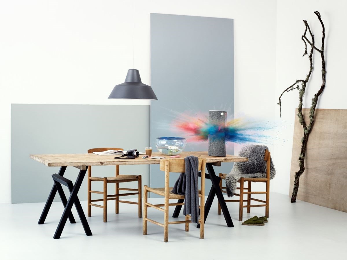 移動方便三角椎狀的LIVE,選用鋼琴木讓共鳴效果更好,不用在裝修時預先預留管線,家庭劇院隨時隨地帶著走。圖片提供_LIBRATONE 丹麥頂級Wi-Fi無線音響 移動方便三角椎狀的LIVE,選用鋼琴木讓共鳴效果更好,不用在裝修時預先預留管線,家庭劇院隨時隨地帶著走。圖片提供_LIBRATONE 丹麥頂級Wi-Fi無線音響