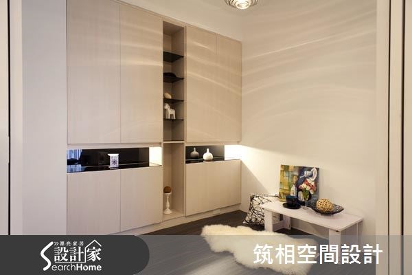 來到新北市林口區的 30 坪現代風宅邸,設計師運用深紫