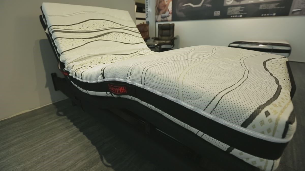 電動床是最好醫療級輔助器材,就算只是在一般居家場合使用,也擁有很多實用機能,讓人一覺好眠到天亮。 電動床是最好醫療級輔助器材,就算只是在一般居家場合使用,也擁有很多實用機能,讓人一覺好眠到天亮。