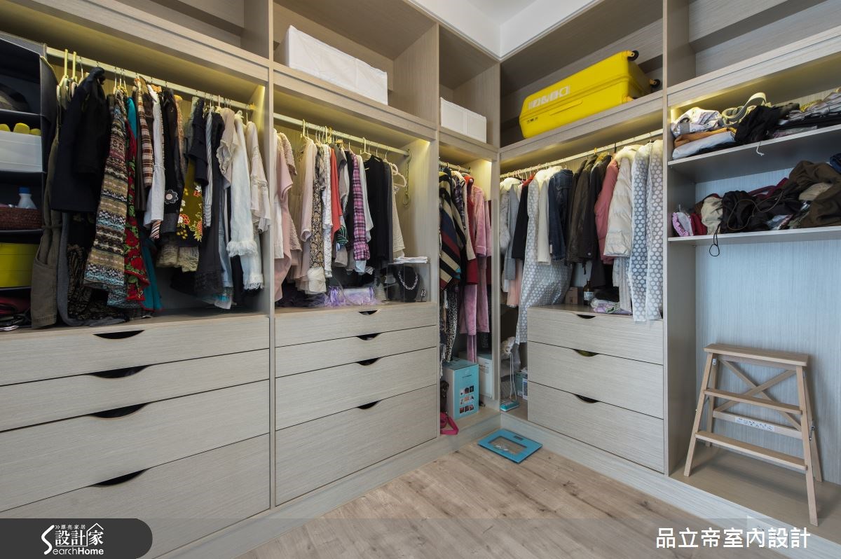 高雄市路竹區,夫妻兩人與一對可愛的雙胞胎女兒居住在