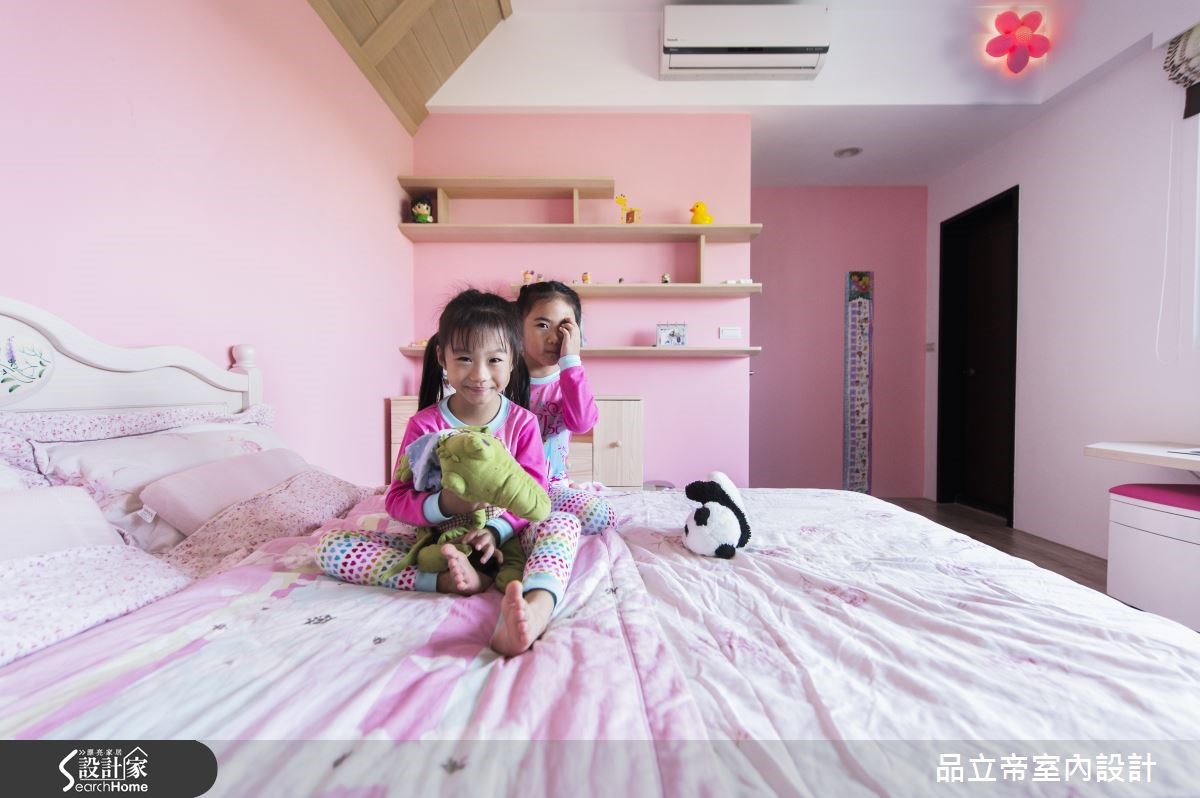 高雄市路竹區,夫妻兩人與一對可愛的雙胞胎女兒居住在