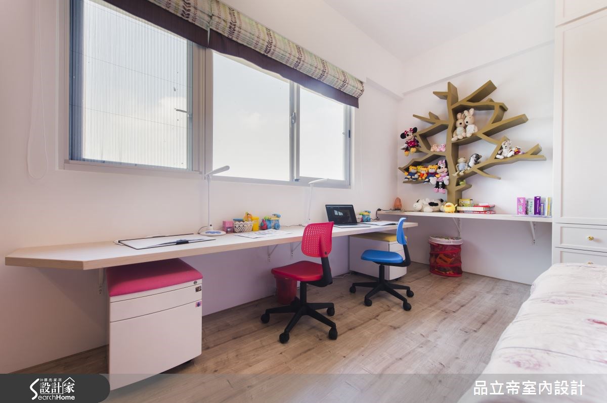 高雄市路竹區,夫妻兩人與一對可愛的雙胞胎女兒居住在