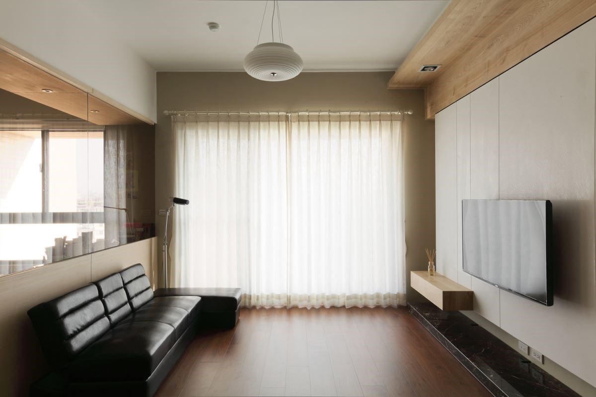 男主人任職於建設公司,女主人則是建築師事務所內的設