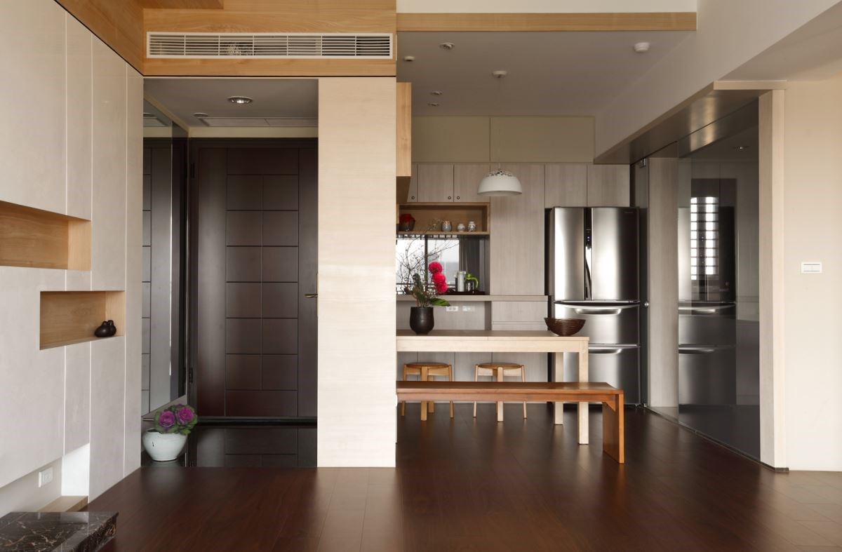 男主人任職於建設公司,女主人則是建築師事務所內的設