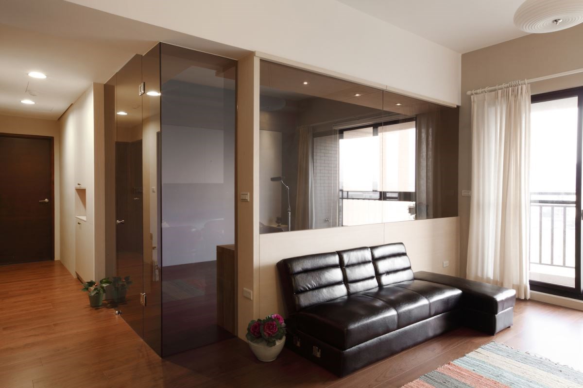 男主人任職於建設公司,女主人則是建築師事務所內的設