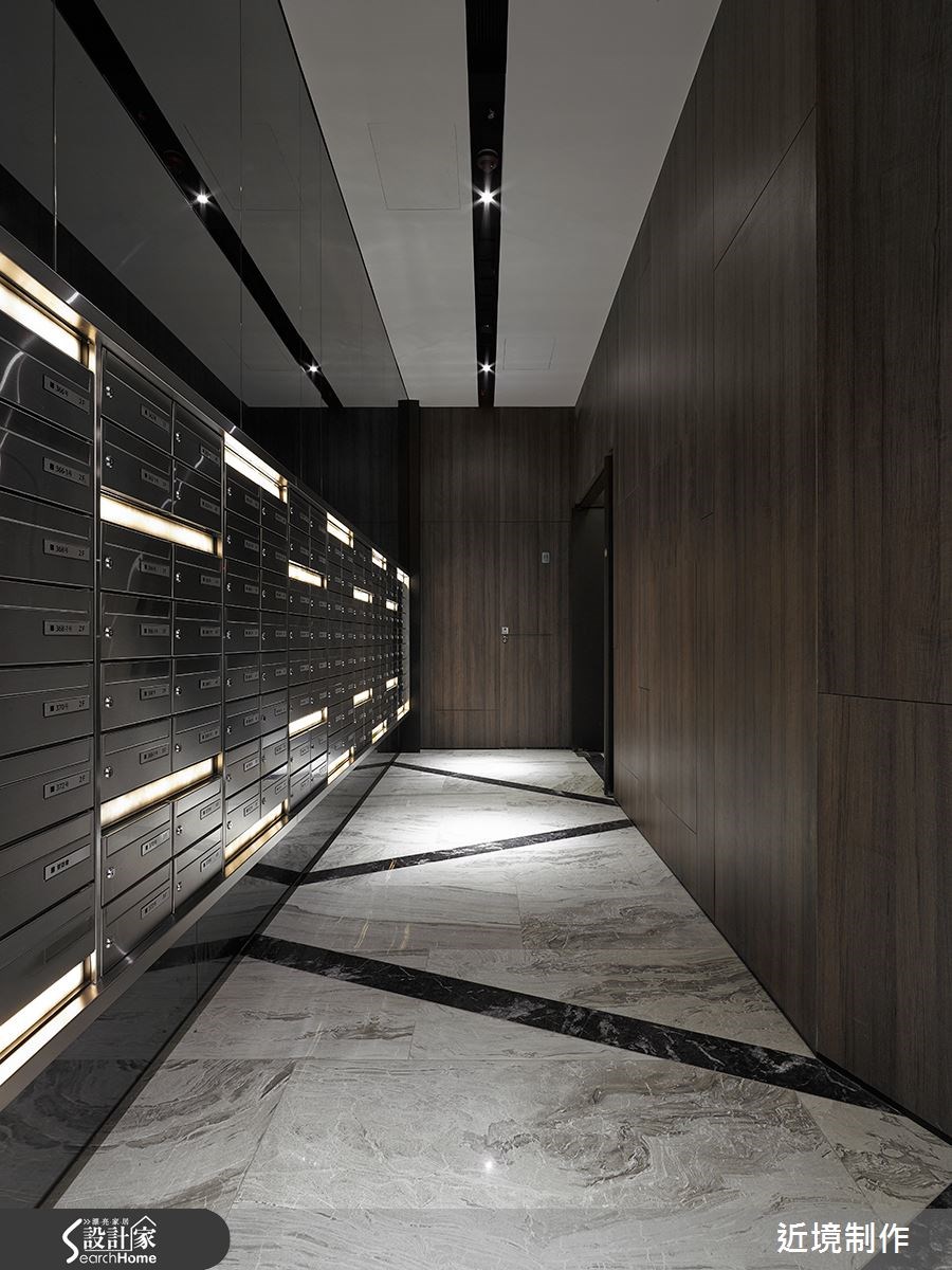 在新北市的社區大樓公共空間內,設計師以現代奢華風為