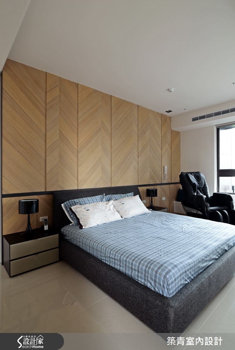 來到台中市的 45 坪 4 房 2 廳居宅，設計師在白色基調